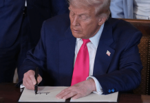 டிரம்ப் கொளுத்திய நெருப்பை ட்ரம்பே அணைத்தார்!