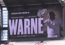 MCG-யில் காட்சிக்கு வைக்கப்பட்டுள்ள Shane Warne-இன் மதிப்புமிக்க நினைவுப் பொருட்கள்