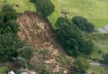 நியூசிலாந்து சுற்றுலாப் பகுதியில் நிலச்சரிவு – ஒரு சிறுமி உட்பட ஒரு குழுவைக் காணவில்லை